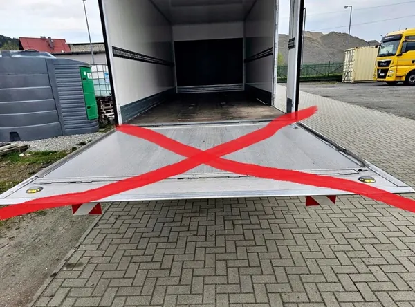 Iveco 70C 72C Containeraufzug - 1500kg Plattform image 4