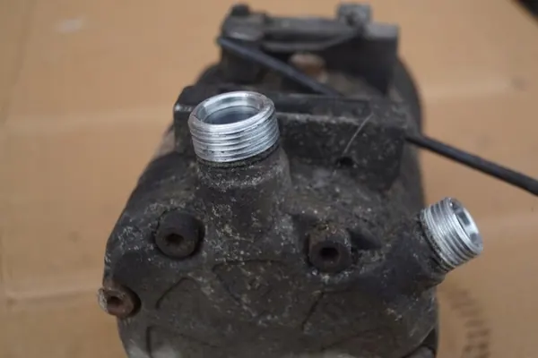 Compressore aria condizionata Audi 80 B4 8A0260805 image 4