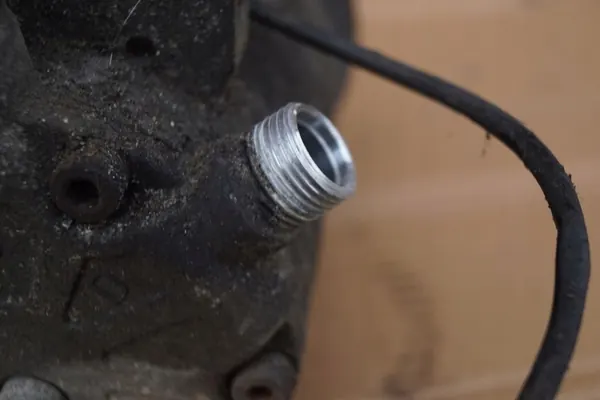 Compressore aria condizionata Audi 80 B4 8A0260805 image 5