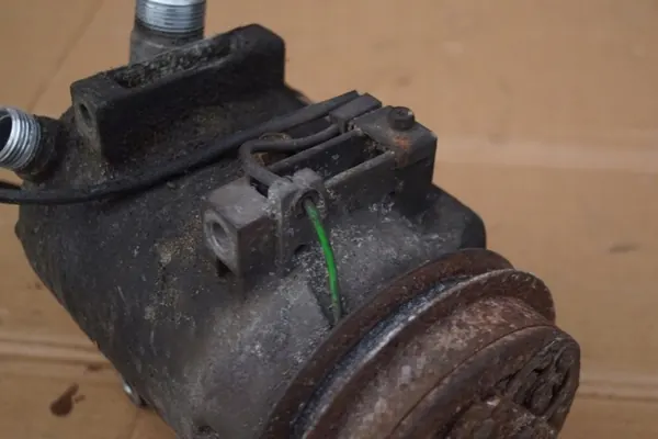 Compressore aria condizionata Audi 80 B4 8A0260805 image 7