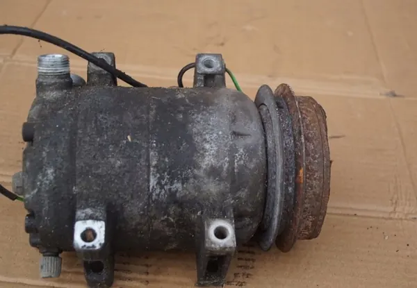 Compressore aria condizionata Audi 80 B4 8A0260805 image 9