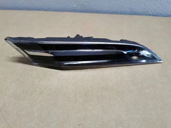 Porsche 992953042C Frontblinker Kotflügel Rechts - Gebraucht image 2