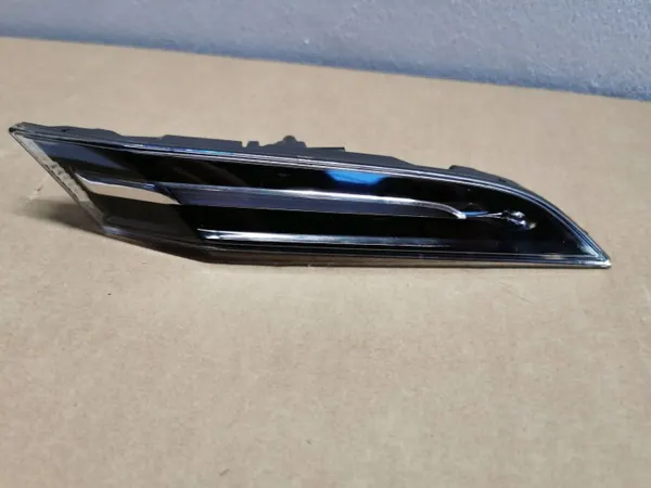 Porsche 992953042C Frontblinker Kotflügel Rechts - Gebraucht image 3
