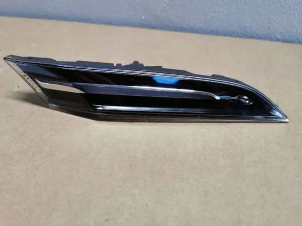 Porsche 992953042C Frontblinker Kotflügel Rechts - Gebraucht image 4