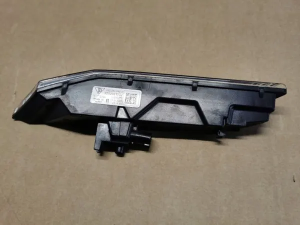 Porsche 992953042C Frontblinker Kotflügel Rechts - Gebraucht image 5