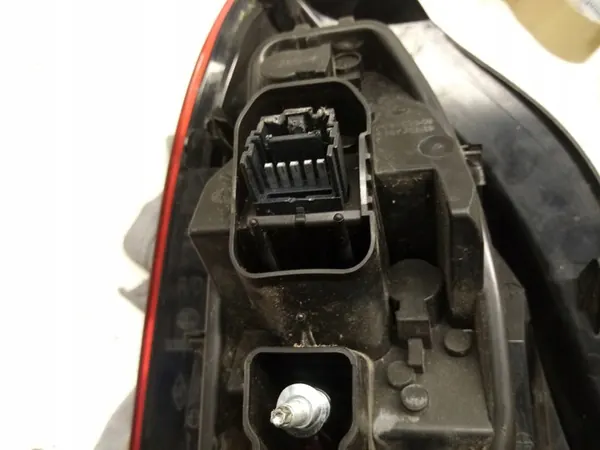 LUZ TRASERA DERECHA RENAULT TWINGO II 8200387889 image 10