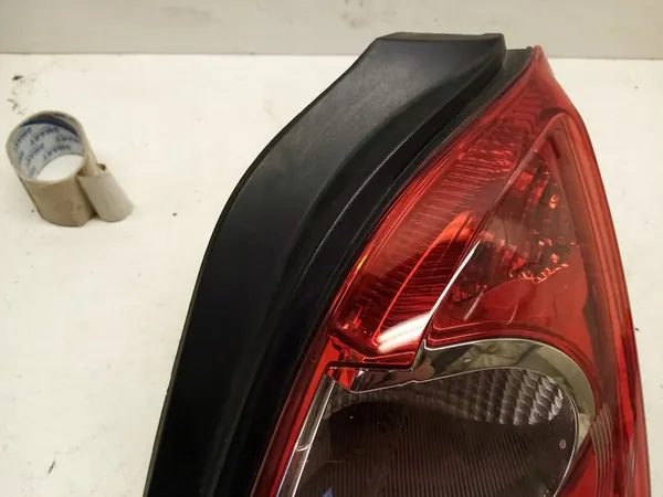 LUZ TRASERA DERECHA RENAULT TWINGO II 8200387889 image 7