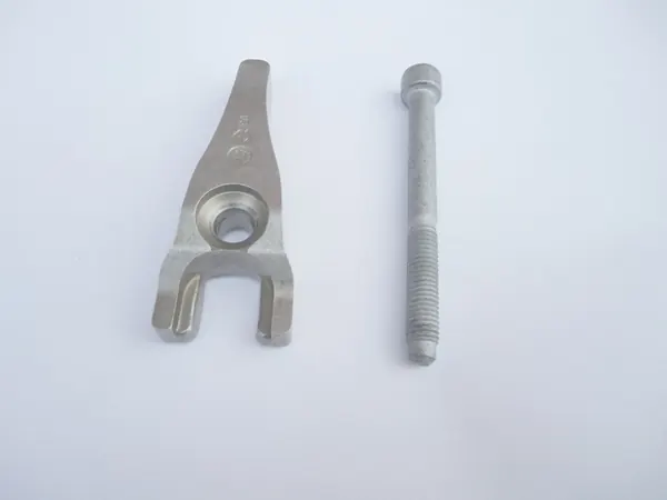 FORD KUGA MONDEO 2.0 TDCI Injektorfäste image 4