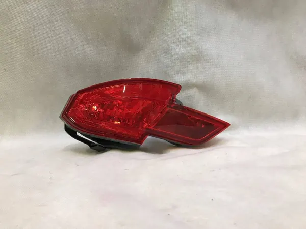 Feu arrière gauche antibrouillard Honda HR-V OEM W2176 image 2