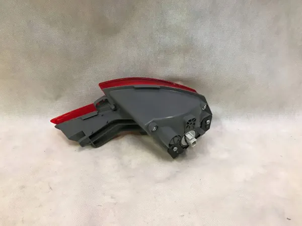 Feu arrière gauche antibrouillard Honda HR-V OEM W2176 image 4