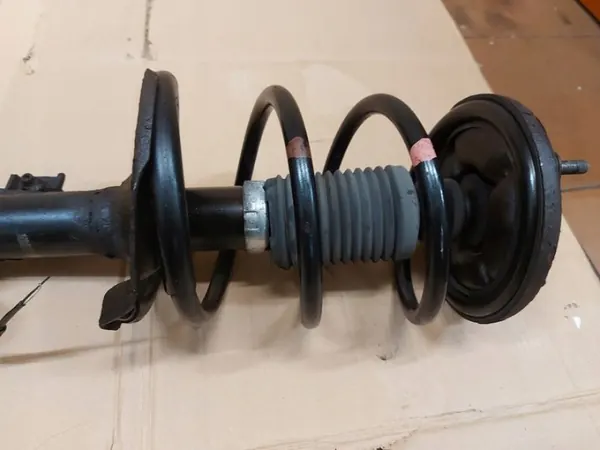 Amortisseur MacPherson avant droit OEM 1 pour Mitsubishi ASX image 3