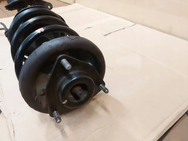Amortisseur MacPherson avant droit OEM 1 pour Mitsubishi ASX image 4