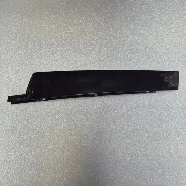 OEM 7P6837902 Garniture vitre avant droite Touareg image 2