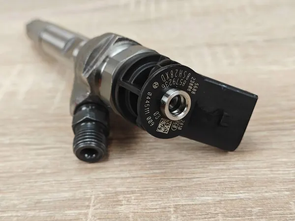 Inyector de combustible B47D BMW 2.0D G26 G30 G20 G01 OEM 8579236 image 4