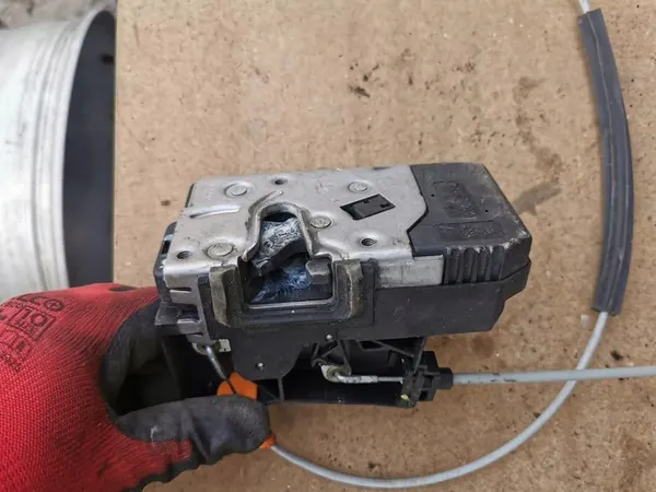 Fram vänster dörrlås Opel Meriva A 02-06 OEM 13154791 GE image 3