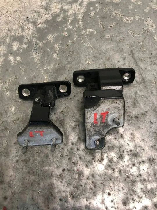 Linker Achterdeurscharnier OEM APU27585 Mercedes W205 image 2