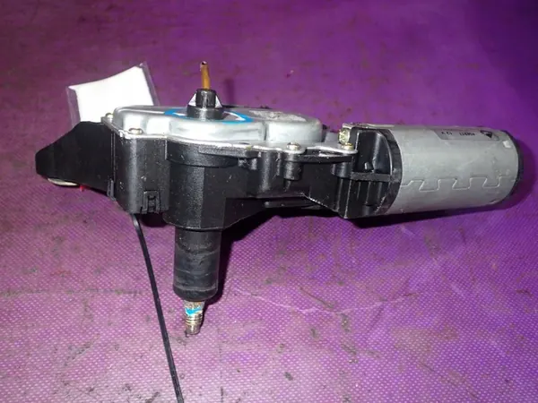 AUDI A4 B5 Kombi 94-99 Heckwischermotor 8D9955711 image 7