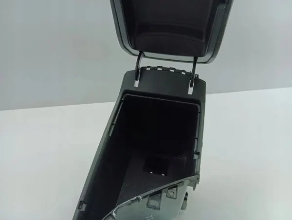 Reposabrazos túnel central OEM 846903Z900 Hyundai i40 image 6