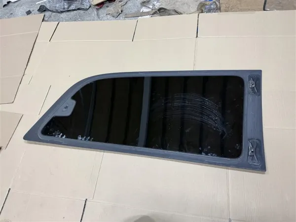 Gebrauchte Seitenscheibe links Mercedes Viano Vito W639 image 6