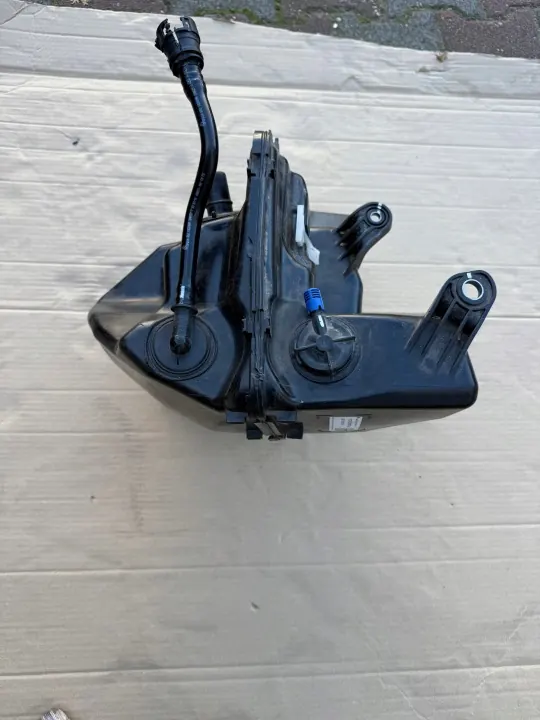 Depósito AdBlue OEM 2K5131877A para VW Caddy 2K5 image 2