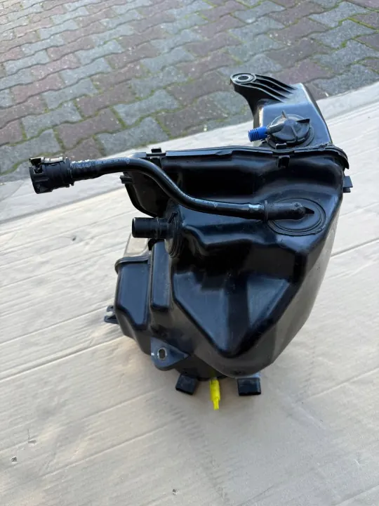 Depósito AdBlue OEM 2K5131877A para VW Caddy 2K5 image 3