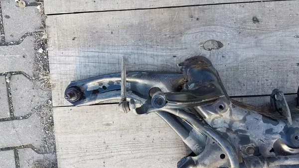 Ford Fiesta 2011 Etuakselin Palkki image 3