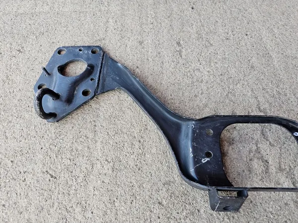 AUDI A4 B5 Etu Alareunavahvistus 8D0805851F image 7