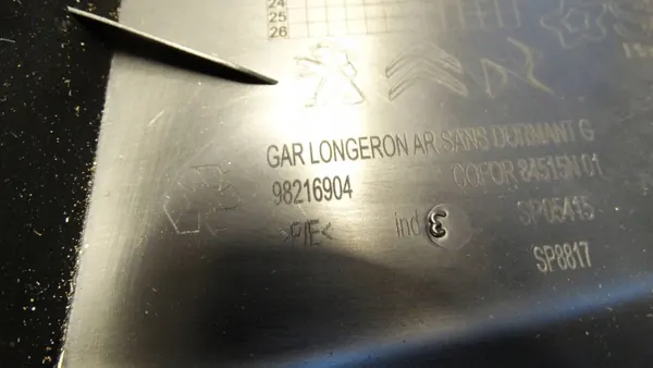 Citroen DS7 Crossback dörrtröskelskydd vänster bak OEM 98216904 image 3
