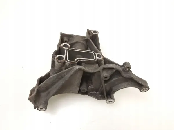 Audi A4 B8 ohjauspumpun kiinnike OEM 059145159A image 2