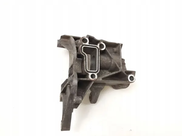 Audi A4 B8 ohjauspumpun kiinnike OEM 059145159A image 4