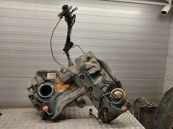 Audi OE 8K0201021JD Kraftstofftank - Gebraucht image 2