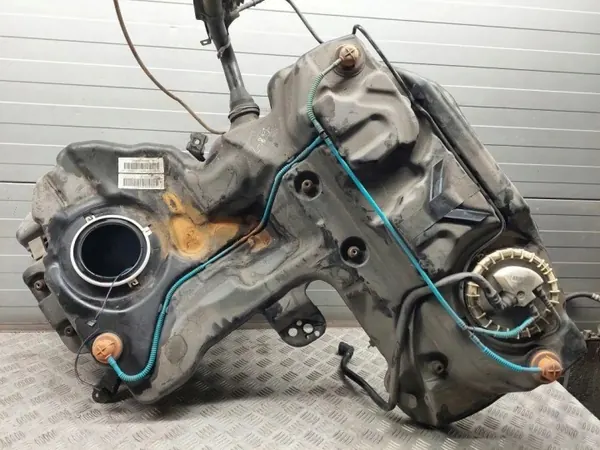 Audi OE 8K0201021JD Kraftstofftank - Gebraucht image 3