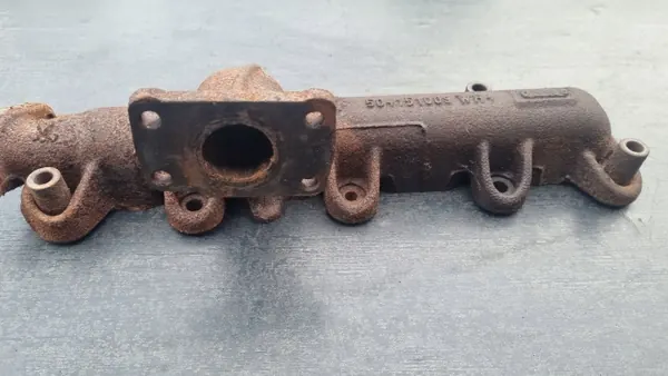 Coletor de escape Iveco OE OEM 504151009 - Usado image 3