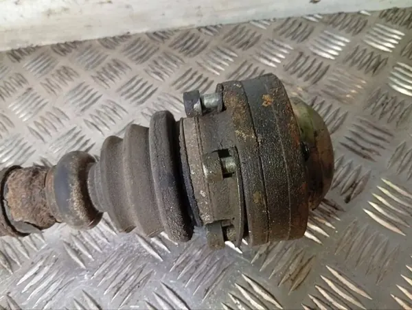 Volkswagen Bora 2002 Främre vänster halvmuff image 3