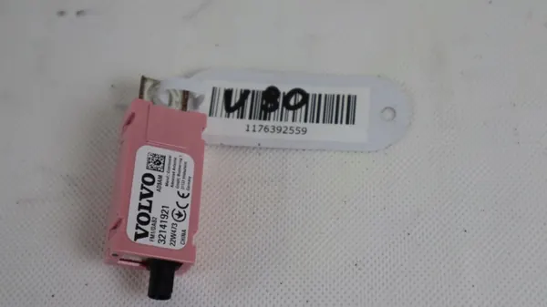 OEM 32141921 Antennivahvistin Volvo XC60 II:lle image 5