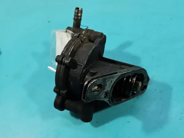 VW Transporter T4 Imupumppu 2.4 D OEM 075145100 image 3