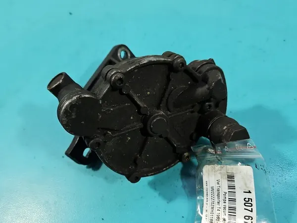 VW Transporter T4 Imupumppu 2.4 D OEM 075145100 image 5