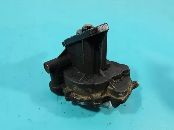 VW Transporter T4 Imupumppu 2.4 D OEM 075145100 image 7