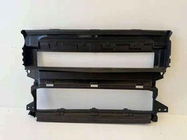 Volvo XC40 Lufteinlass OEM 32227593 - Gebraucht image 2