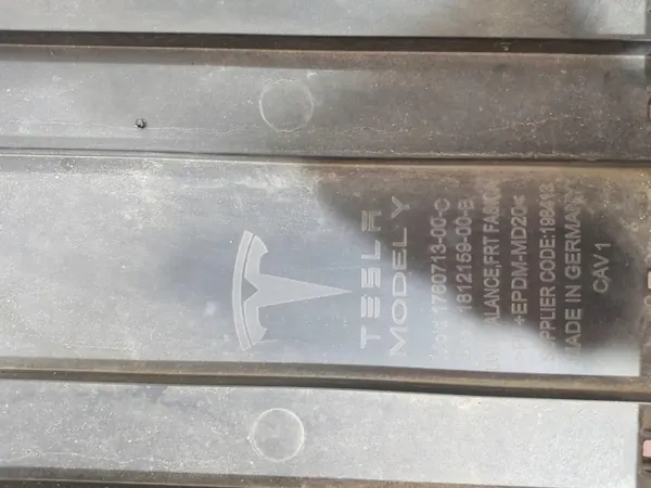 Tesla Y Frontstoßstangen-Unterbodenschutz OEM 1760713-00-C image 3