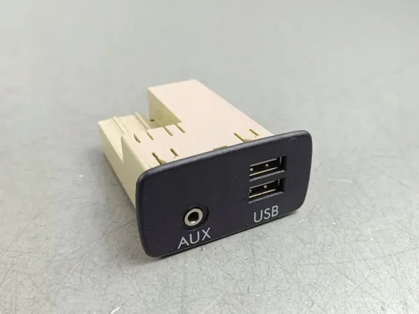 Prise USB Subaru Outback OEM 86257AL200 - Occasion image 2