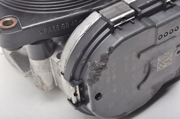 MERCEDES W176 2.0 AMG Klep A2761410125 image 6