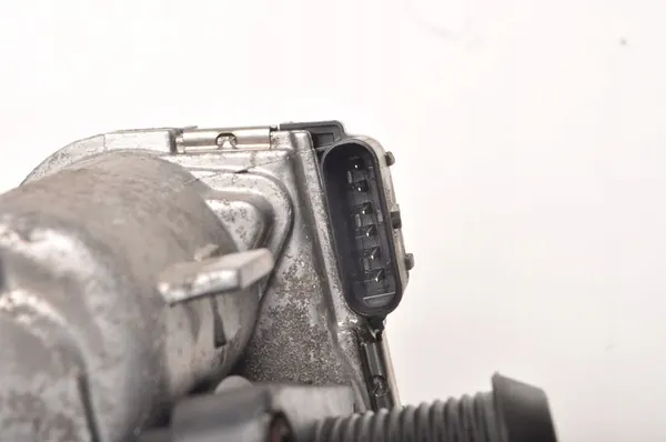 MERCEDES W176 2.0 AMG Klep A2761410125 image 7