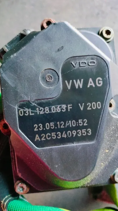 VW Passat B7 2.0 TDI Válvula de Aceleração 03L128063F image 3