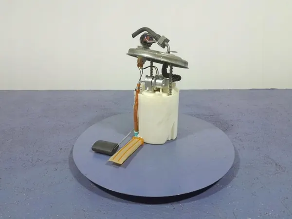 HYUNDAI ELANTRA IV 06-10 Kraftstoffpumpe 31110-2H000 image 2