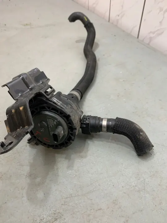 Pompe à eau OEM 9833196380 pour Citroen C4 III image 2