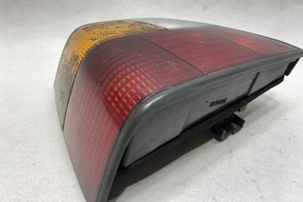 Vänster baklampa VW GOLF II 191945111C image 4