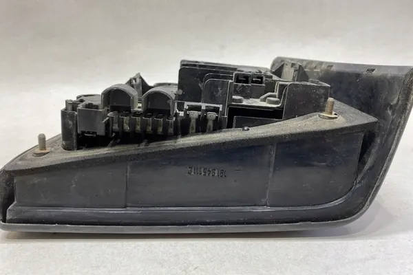 Vänster baklampa VW GOLF II 191945111C image 5