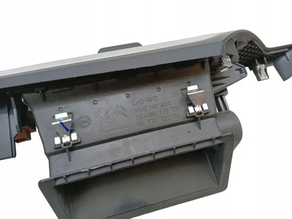 Grelha ventilação central OEM 967797537A Citroen C4 Picasso image 5