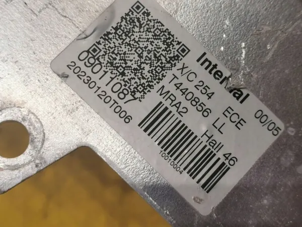 Viga do para-choques dianteiro Mercedes-Benz GLC C254 OEM A2546206800 image 4